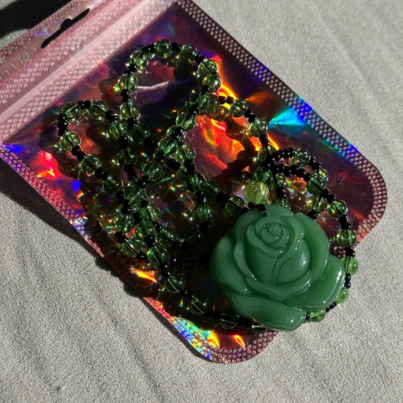 3D JADE CARVED ROSE 24-IN BEAD NECKLACE - Picture 5 of 6